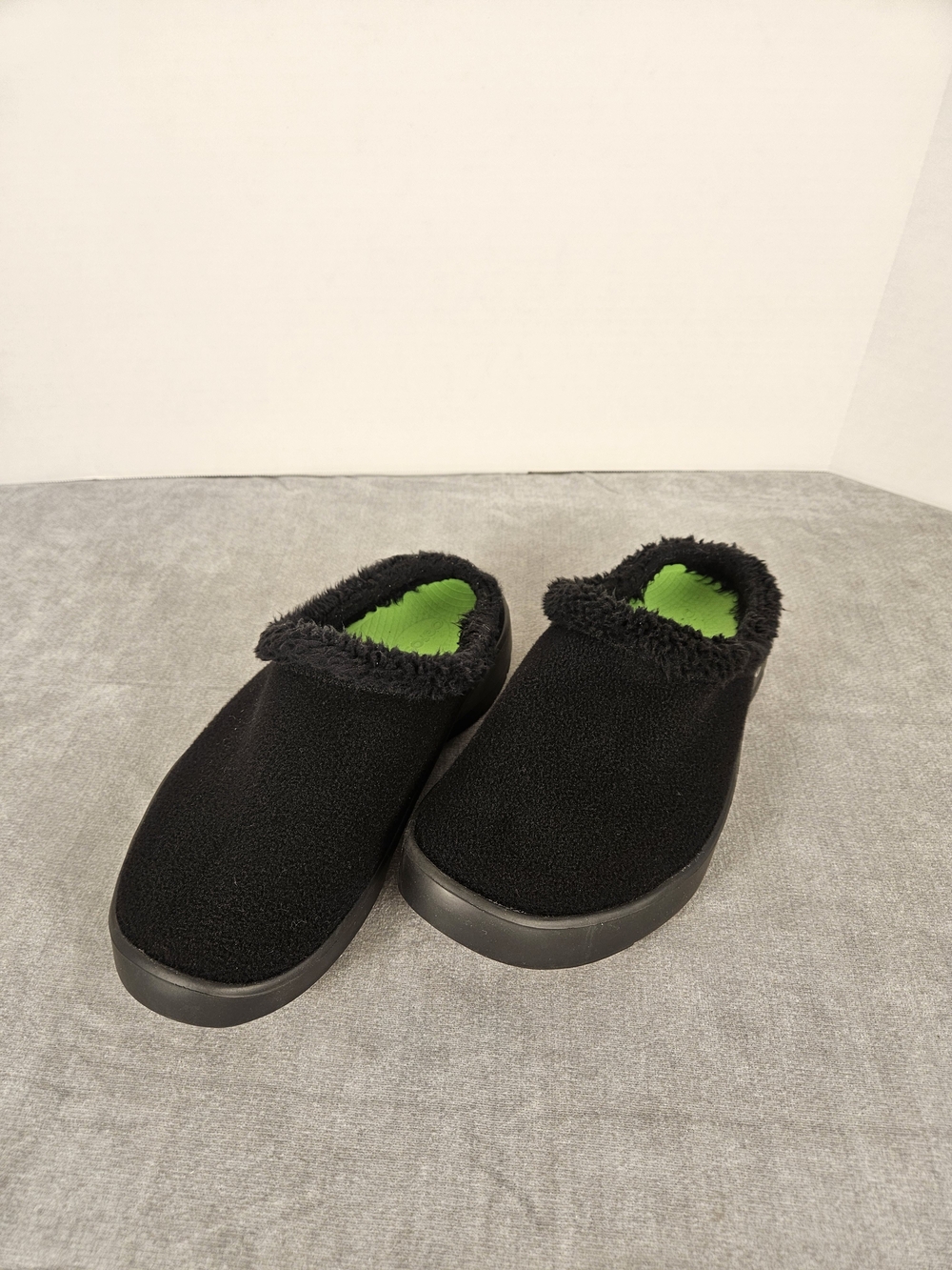 OOFOS Men's Black Fleece Lined Recovery Clog Slippers Size 9.5